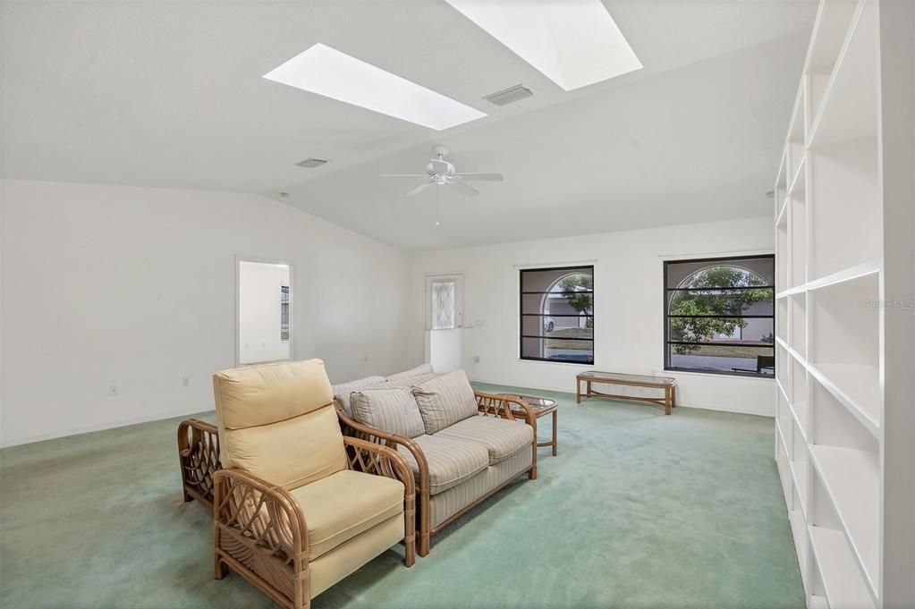 На продажу: $290,000 (2 спален, 2 ванн, 1974 Квадратных фут)