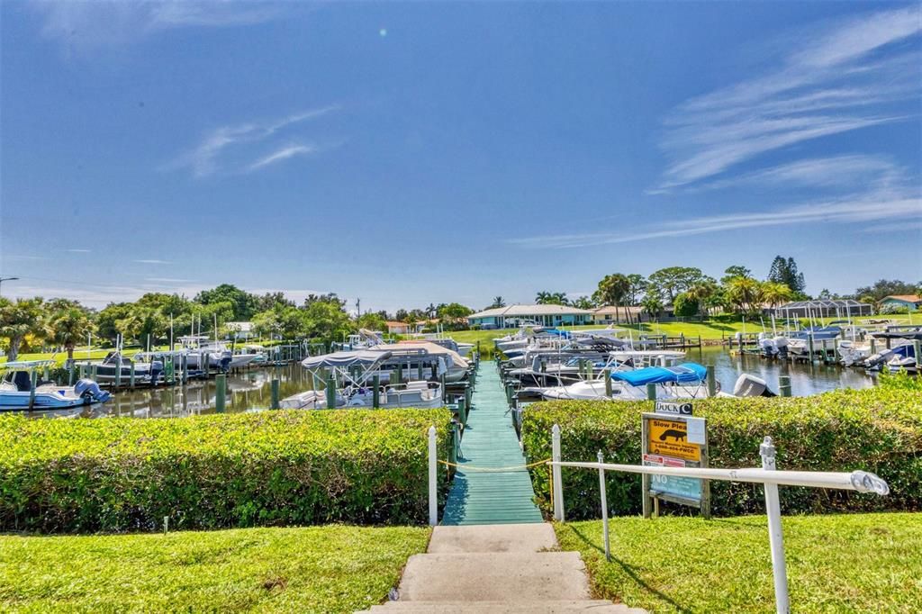 На продажу: $290,000 (2 спален, 2 ванн, 1974 Квадратных фут)