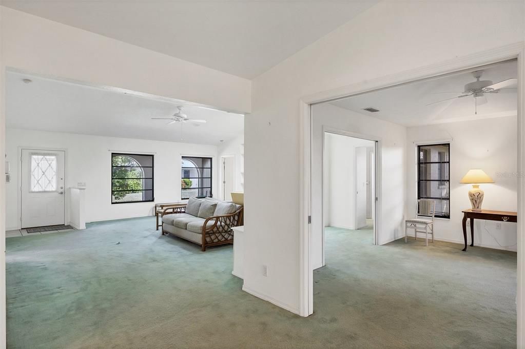 На продажу: $290,000 (2 спален, 2 ванн, 1974 Квадратных фут)