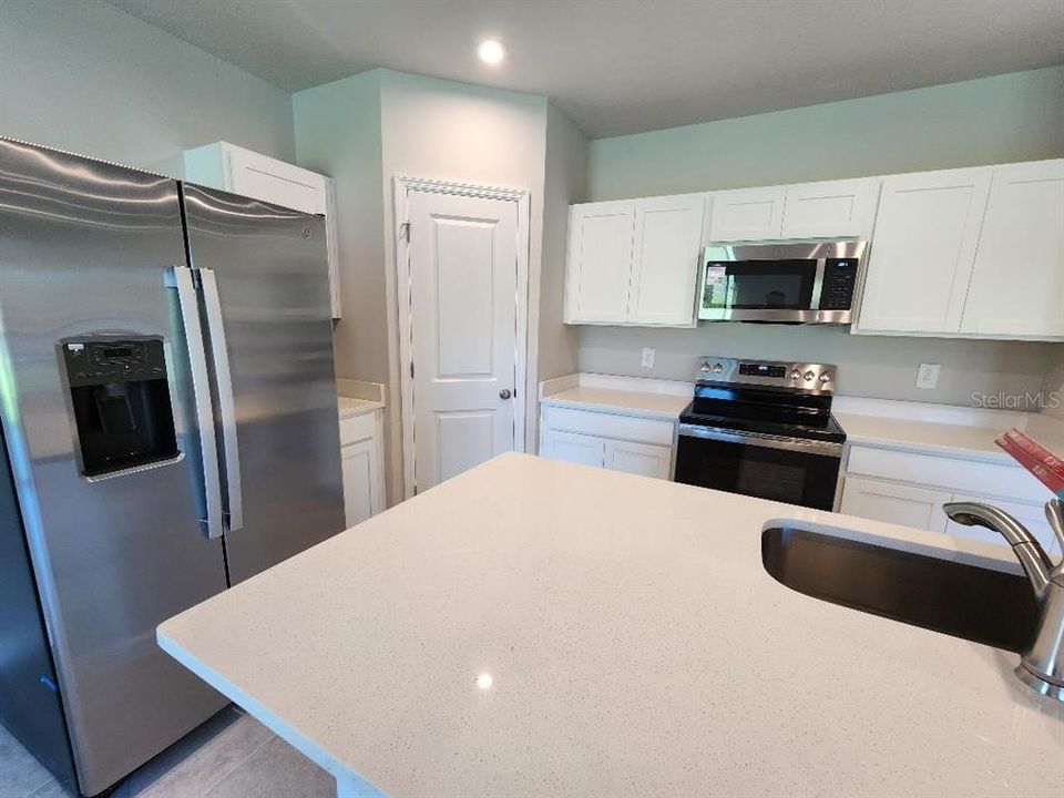 For Rent: $2,700 (4 beds, 2 baths, 1708 Square Feet)