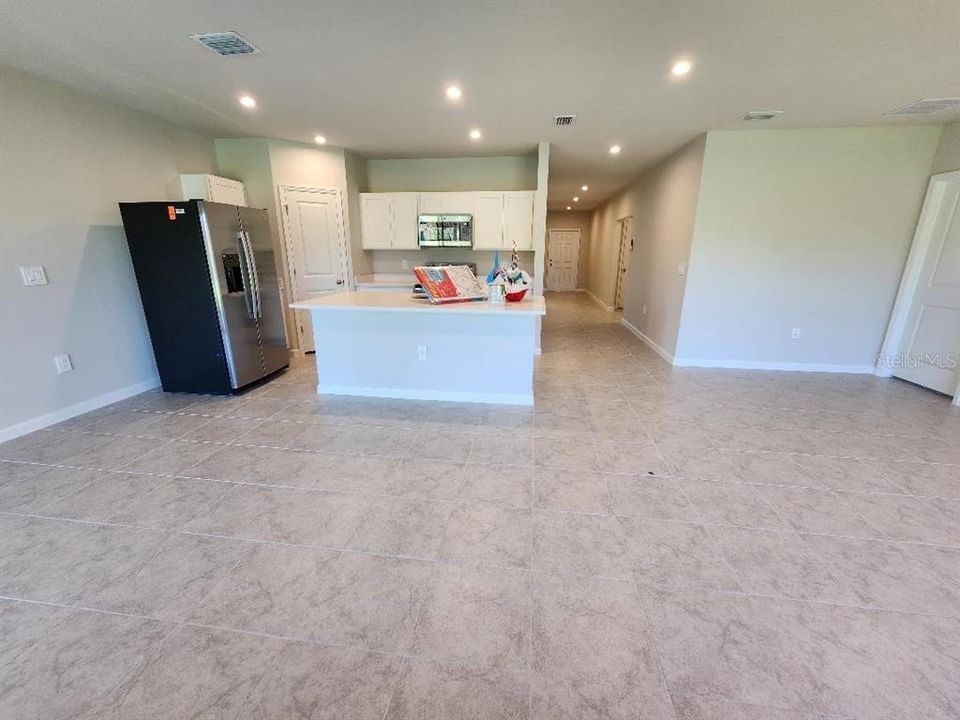 For Rent: $2,700 (4 beds, 2 baths, 1708 Square Feet)