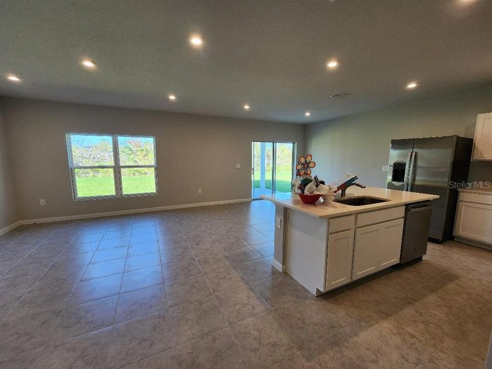 For Rent: $2,700 (4 beds, 2 baths, 1708 Square Feet)