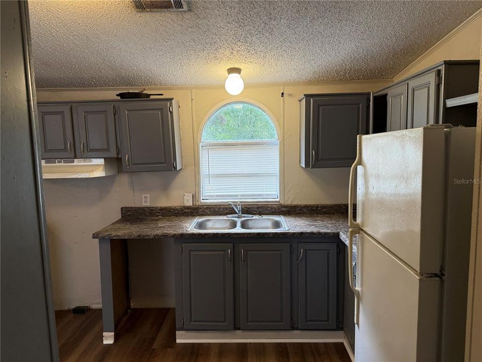 For Sale: $169,900 (3 beds, 2 baths, 1216 Square Feet)
