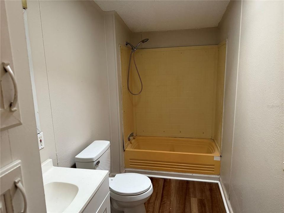 For Sale: $169,900 (3 beds, 2 baths, 1216 Square Feet)