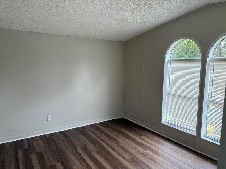 For Sale: $169,900 (3 beds, 2 baths, 1216 Square Feet)