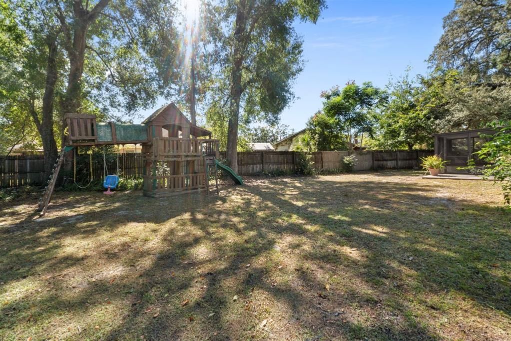 Active With Contract: $389,990 (3 beds, 2 baths, 1685 Square Feet)