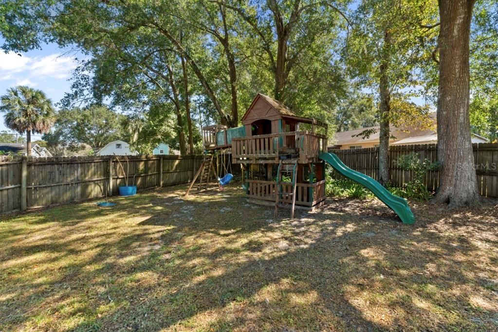 Active With Contract: $389,990 (3 beds, 2 baths, 1685 Square Feet)