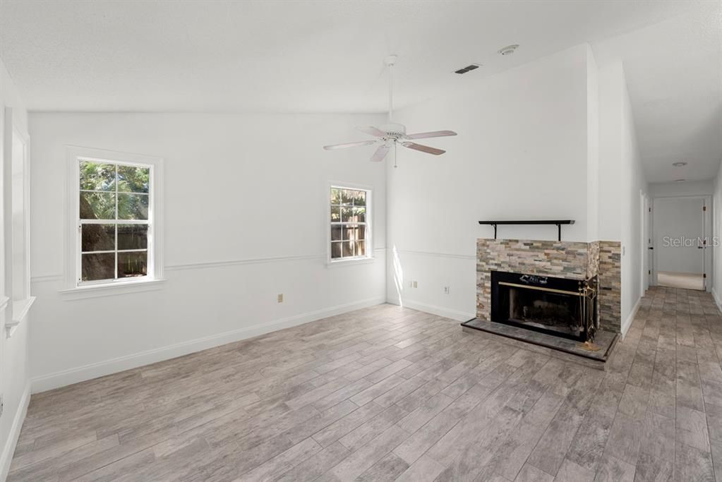 Active With Contract: $389,990 (3 beds, 2 baths, 1685 Square Feet)