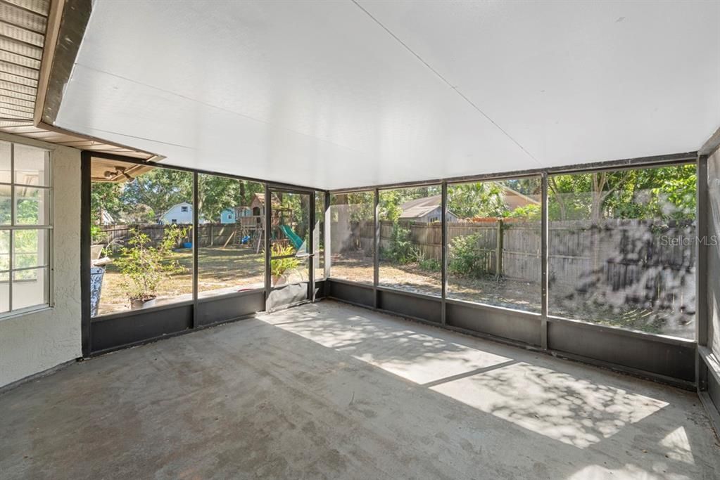 Active With Contract: $389,990 (3 beds, 2 baths, 1685 Square Feet)