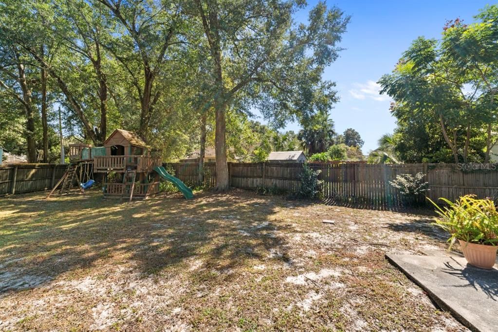 Active With Contract: $389,990 (3 beds, 2 baths, 1685 Square Feet)