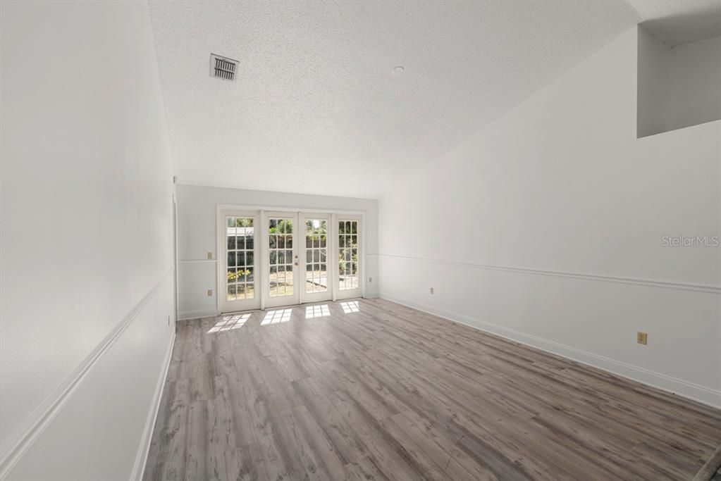 Active With Contract: $389,990 (3 beds, 2 baths, 1685 Square Feet)