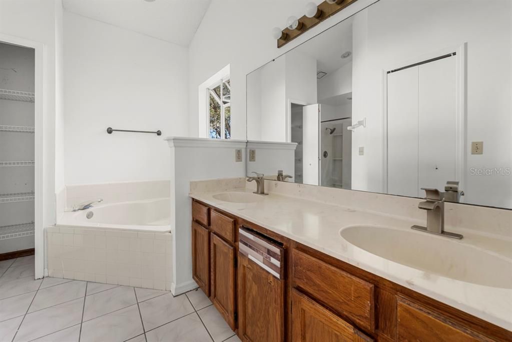 Active With Contract: $389,990 (3 beds, 2 baths, 1685 Square Feet)