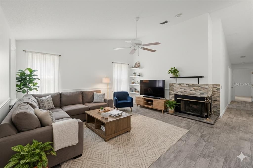 Active With Contract: $389,990 (3 beds, 2 baths, 1685 Square Feet)