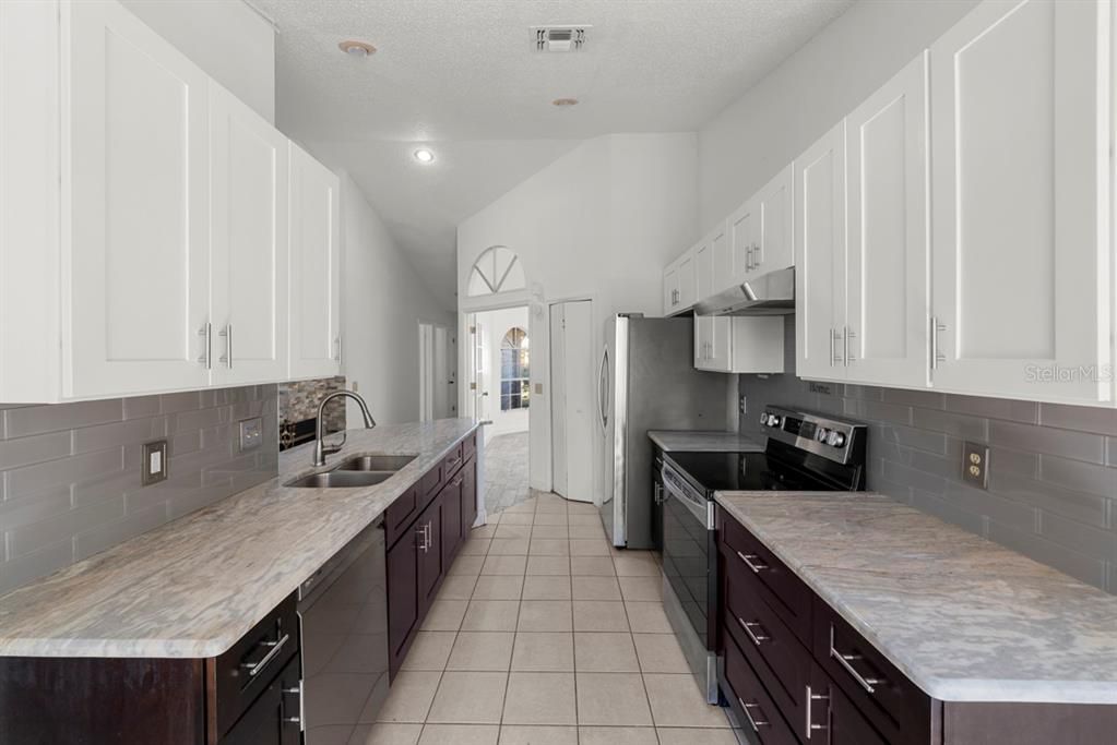 Active With Contract: $389,990 (3 beds, 2 baths, 1685 Square Feet)