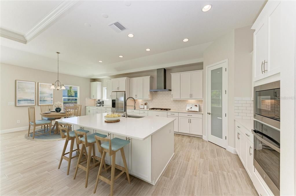 En Venta: $734,990 (4 camas, 4 baños, 3198 Pies cuadrados)