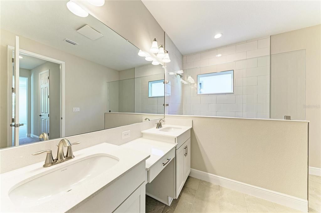 En Venta: $734,990 (4 camas, 4 baños, 3198 Pies cuadrados)