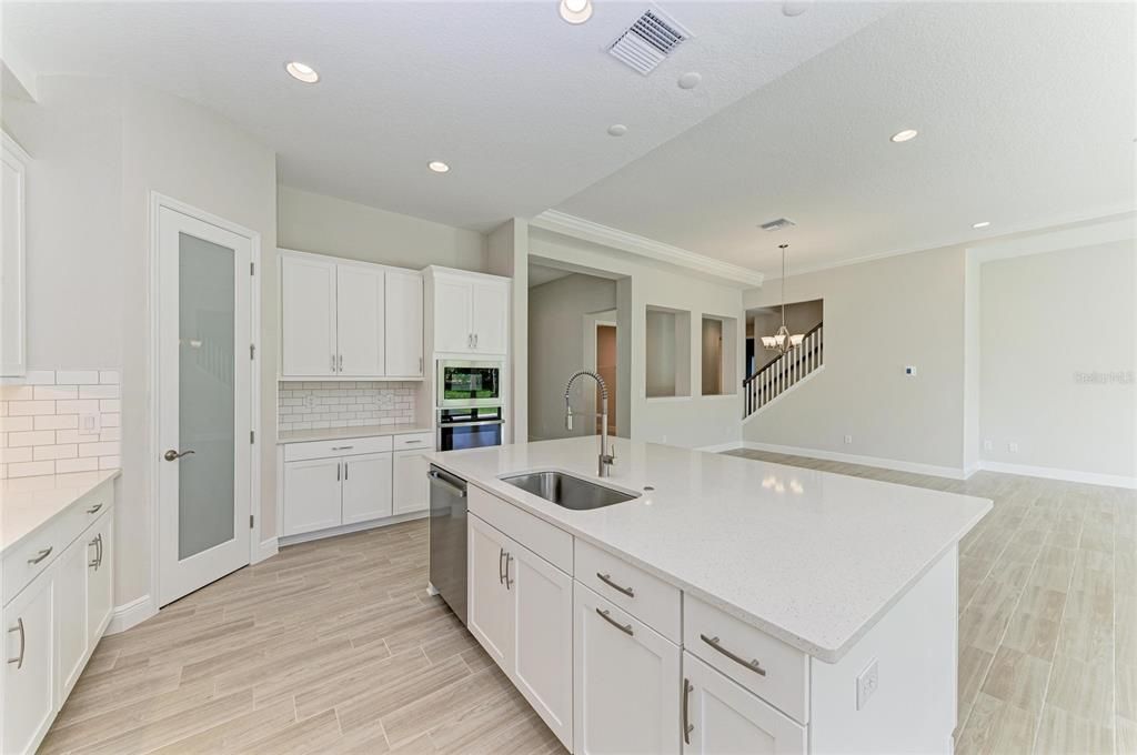 En Venta: $734,990 (4 camas, 4 baños, 3198 Pies cuadrados)