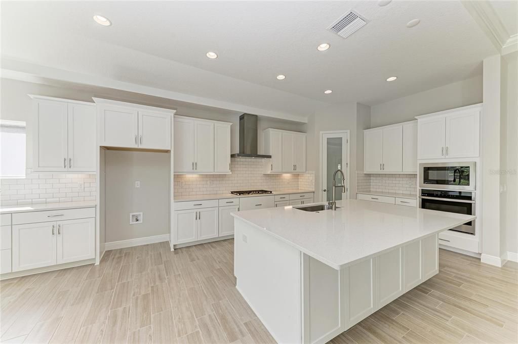 En Venta: $734,990 (4 camas, 4 baños, 3198 Pies cuadrados)