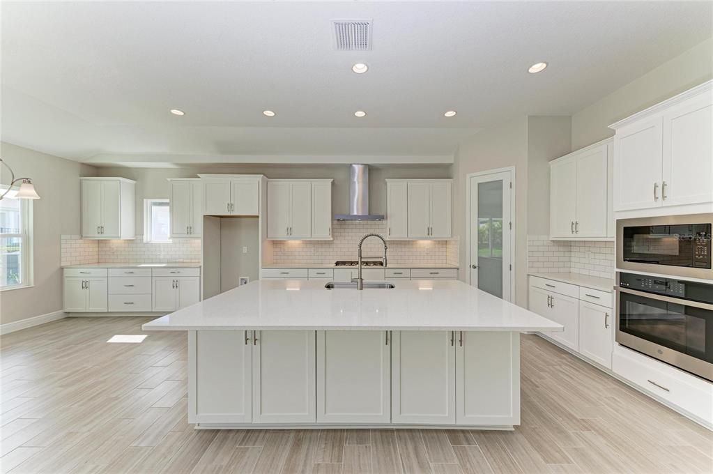 En Venta: $734,990 (4 camas, 4 baños, 3198 Pies cuadrados)