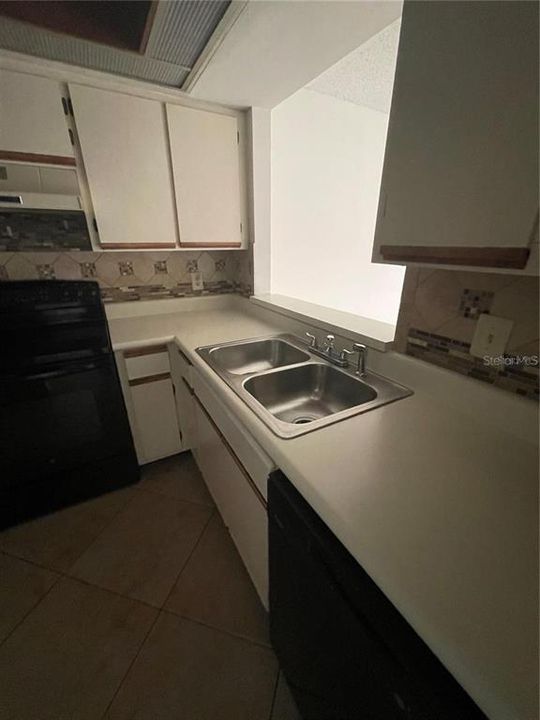 В аренду: $1,700 (2 спален, 2 ванн, 966 Квадратных фут)