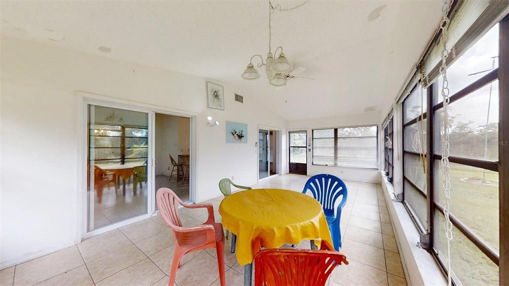 En Venta: $425,000 (3 camas, 2 baños, 2398 Pies cuadrados)