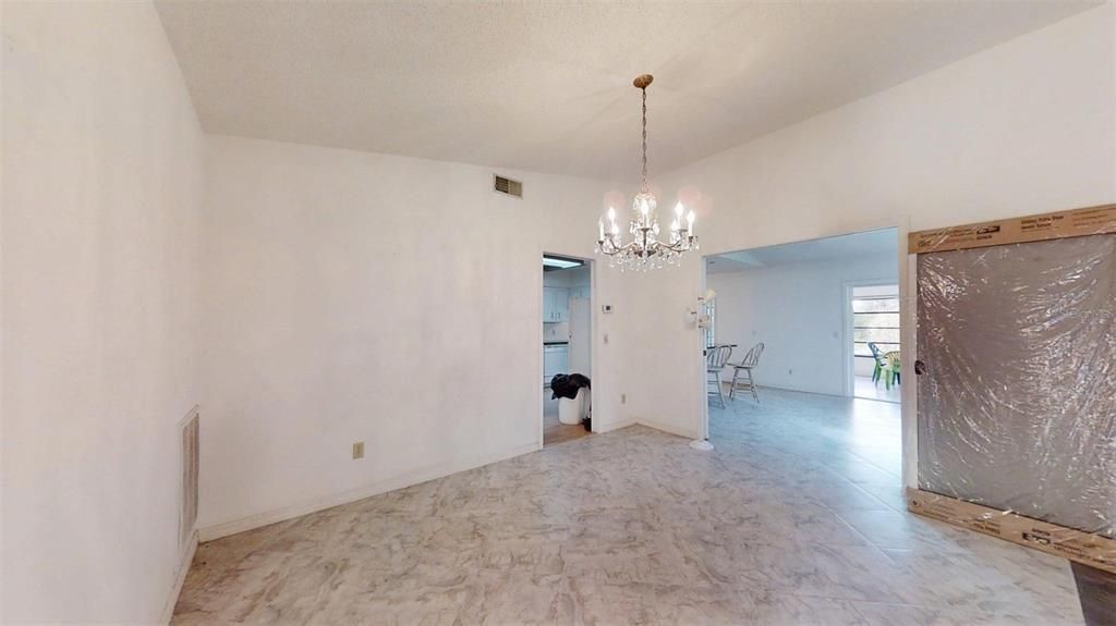 En Venta: $425,000 (3 camas, 2 baños, 2398 Pies cuadrados)