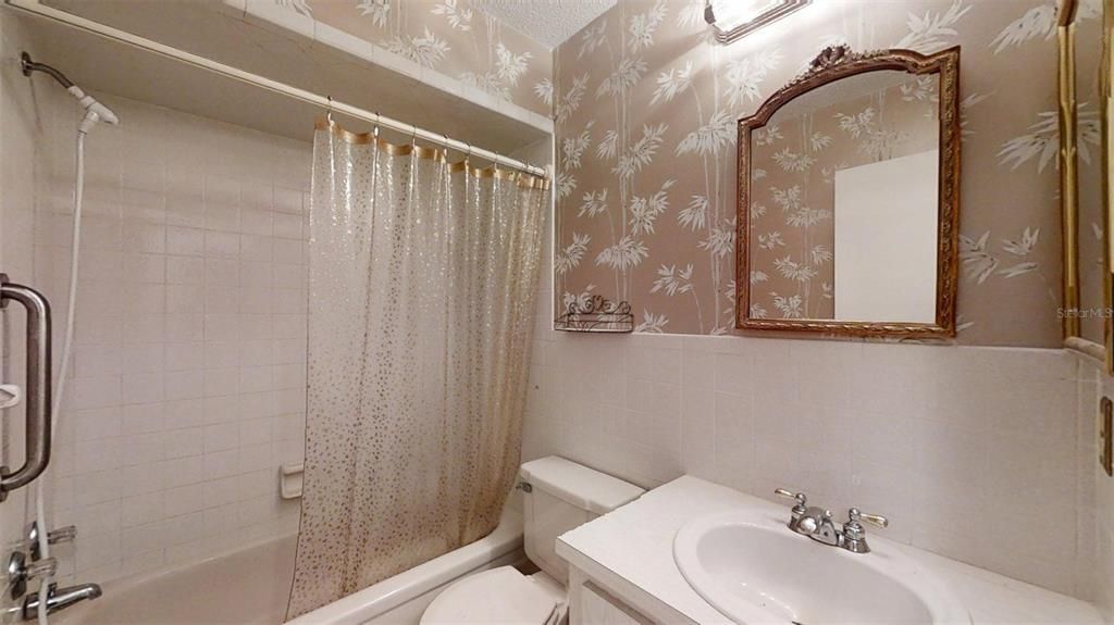 En Venta: $425,000 (3 camas, 2 baños, 2398 Pies cuadrados)