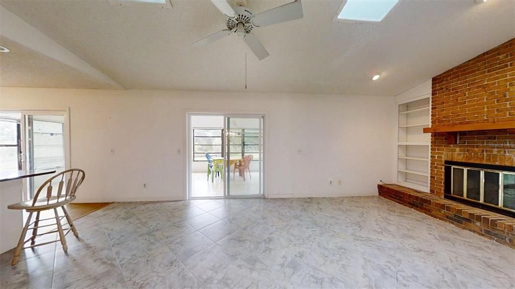 En Venta: $425,000 (3 camas, 2 baños, 2398 Pies cuadrados)