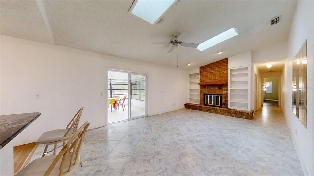 En Venta: $425,000 (3 camas, 2 baños, 2398 Pies cuadrados)