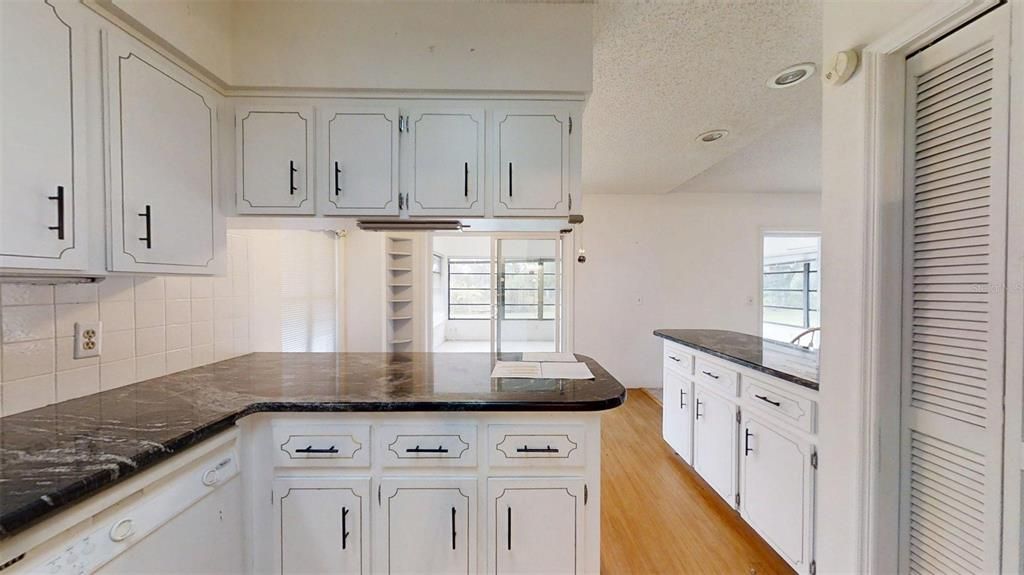 En Venta: $425,000 (3 camas, 2 baños, 2398 Pies cuadrados)