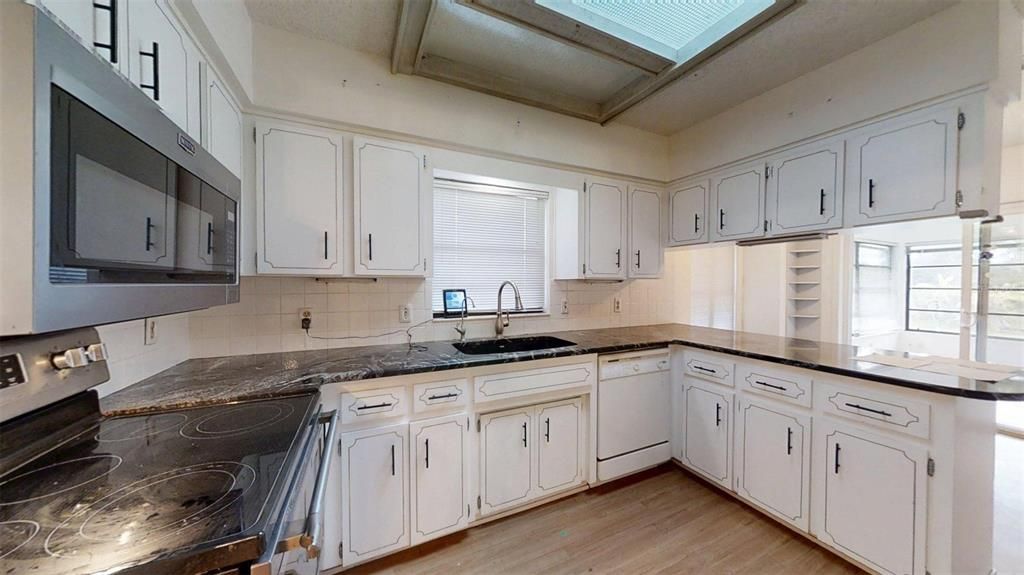 En Venta: $425,000 (3 camas, 2 baños, 2398 Pies cuadrados)