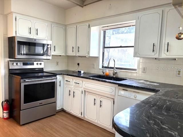 En Venta: $425,000 (3 camas, 2 baños, 2398 Pies cuadrados)