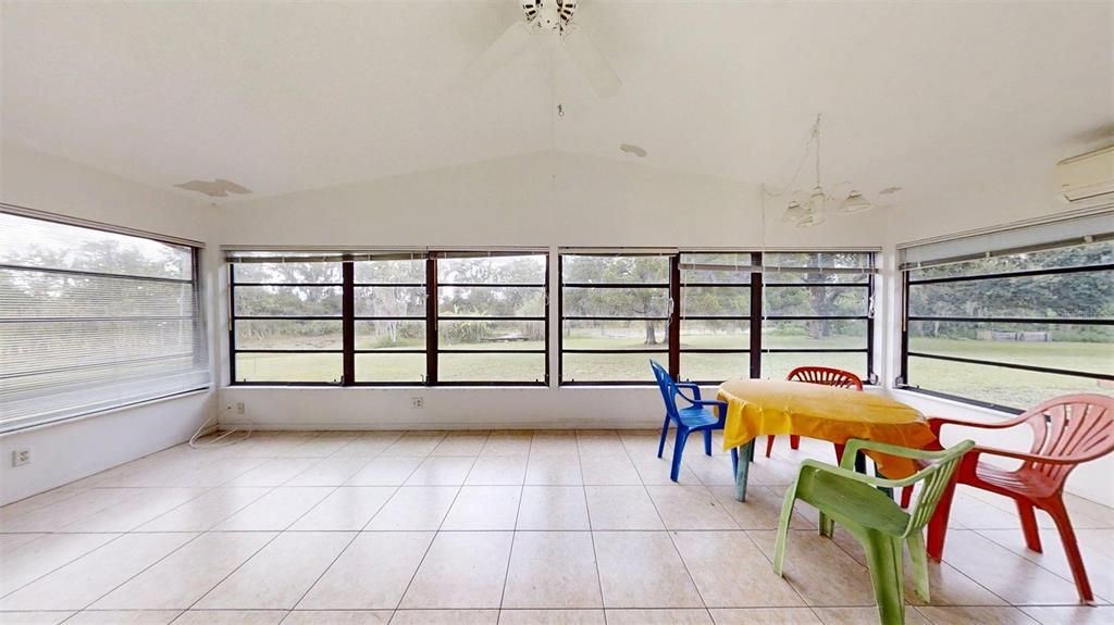 En Venta: $425,000 (3 camas, 2 baños, 2398 Pies cuadrados)