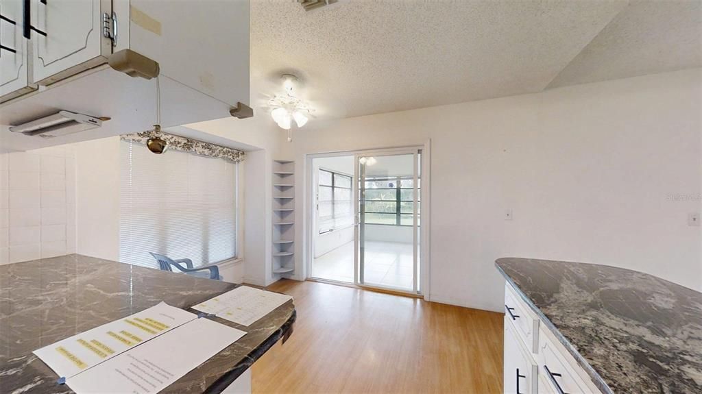 En Venta: $425,000 (3 camas, 2 baños, 2398 Pies cuadrados)