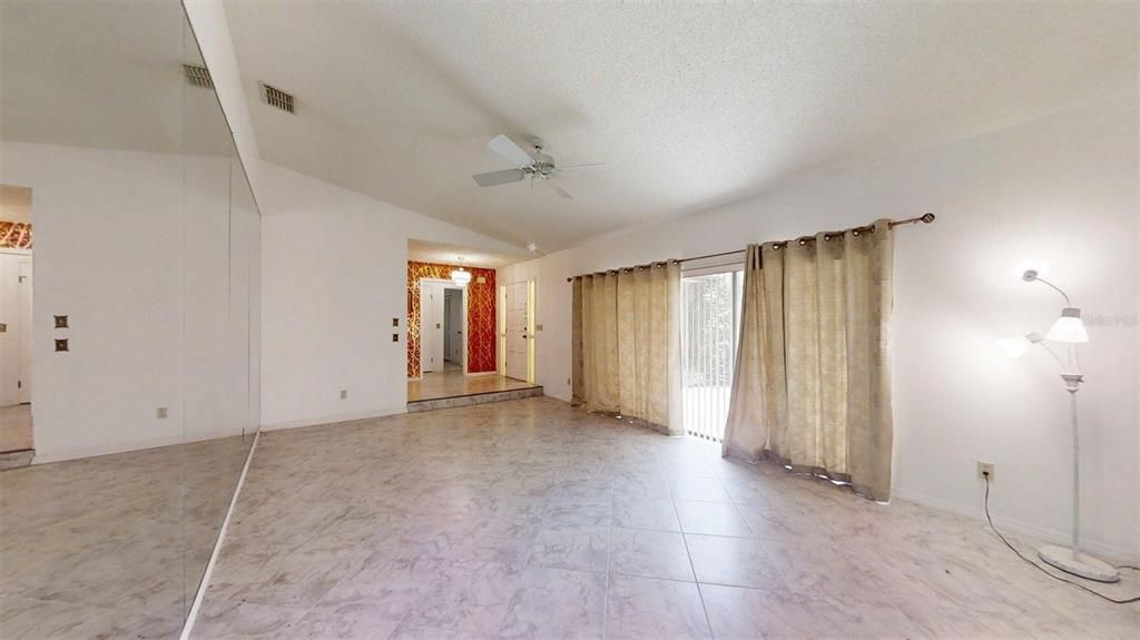 En Venta: $425,000 (3 camas, 2 baños, 2398 Pies cuadrados)