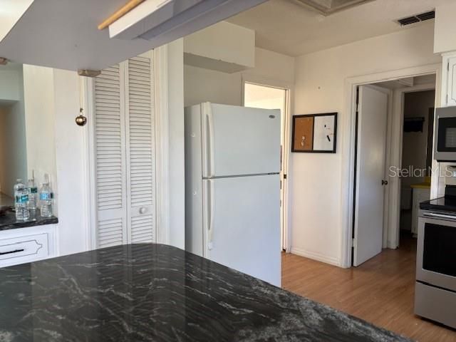 En Venta: $425,000 (3 camas, 2 baños, 2398 Pies cuadrados)