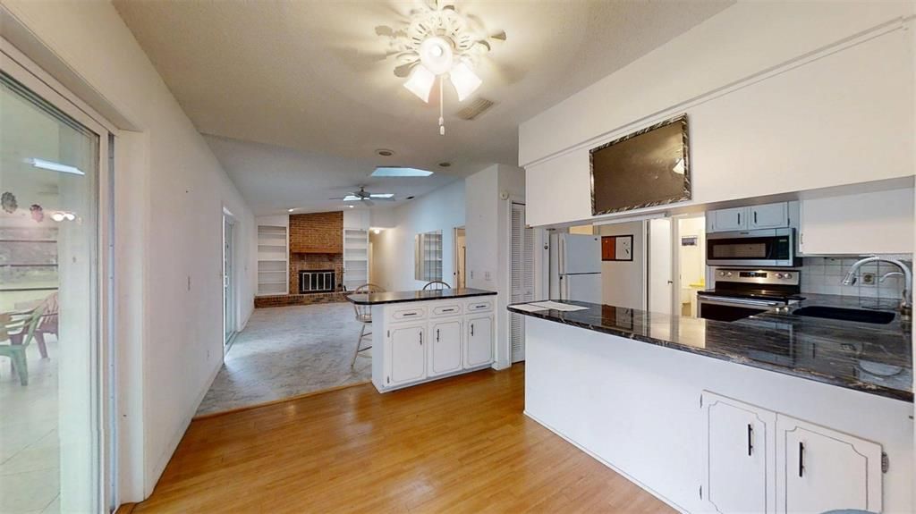 En Venta: $425,000 (3 camas, 2 baños, 2398 Pies cuadrados)