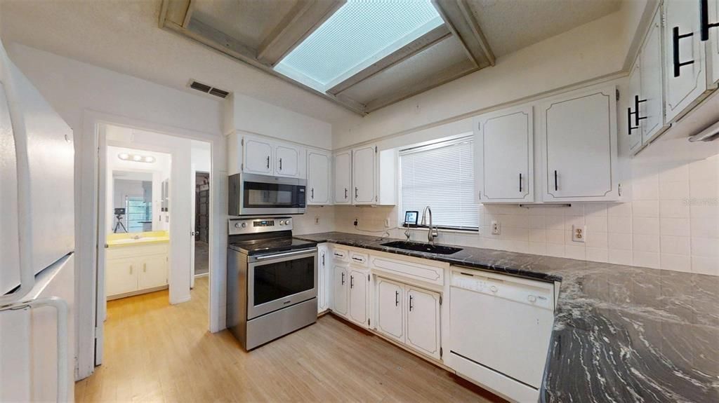 En Venta: $425,000 (3 camas, 2 baños, 2398 Pies cuadrados)