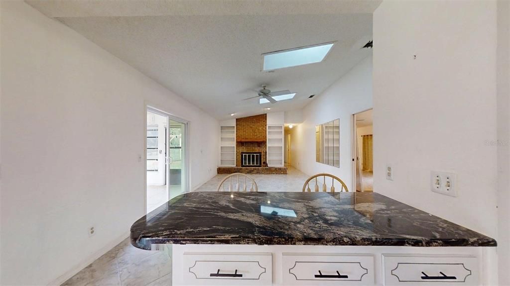 En Venta: $425,000 (3 camas, 2 baños, 2398 Pies cuadrados)