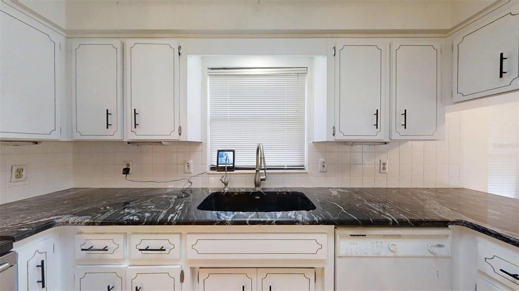 En Venta: $425,000 (3 camas, 2 baños, 2398 Pies cuadrados)