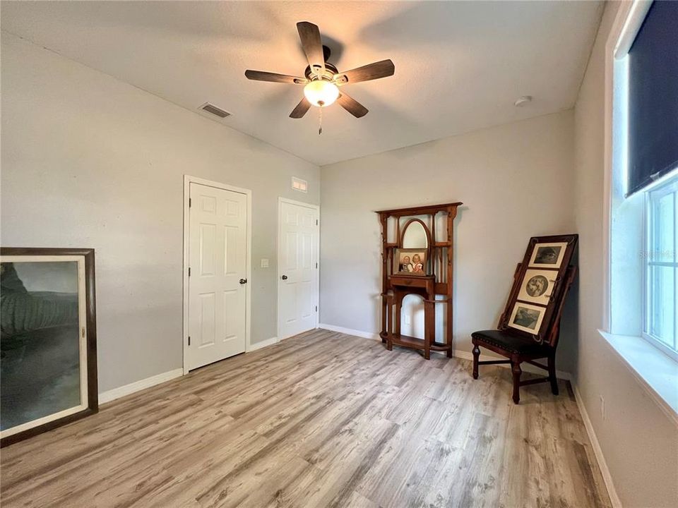 For Sale: $274,900 (3 beds, 2 baths, 1316 Square Feet)