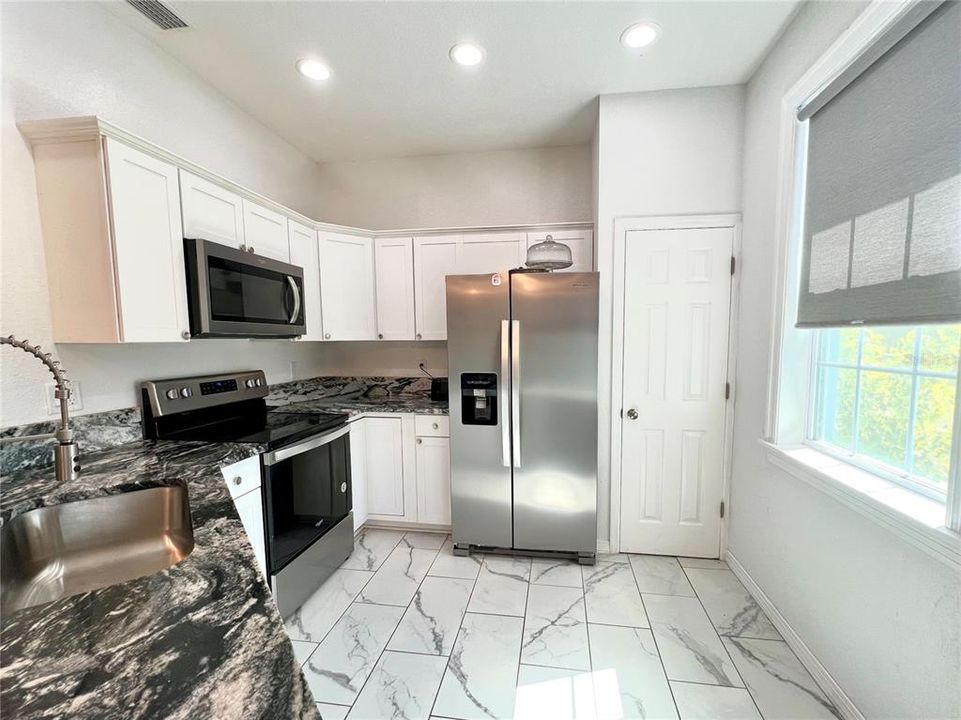 For Sale: $274,900 (3 beds, 2 baths, 1316 Square Feet)