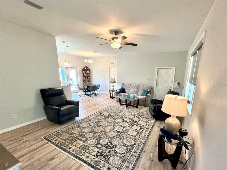 For Sale: $274,900 (3 beds, 2 baths, 1316 Square Feet)