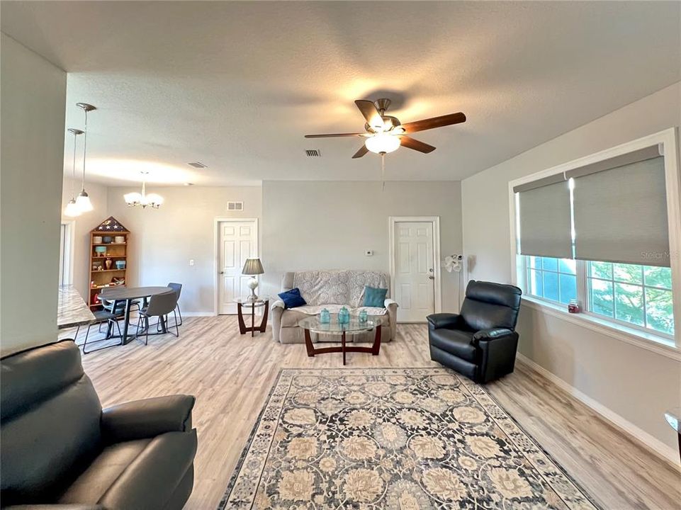 For Sale: $274,900 (3 beds, 2 baths, 1316 Square Feet)