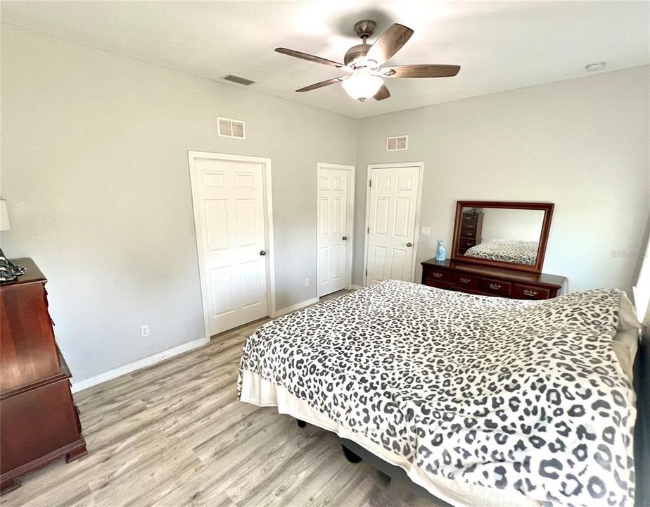 For Sale: $274,900 (3 beds, 2 baths, 1316 Square Feet)