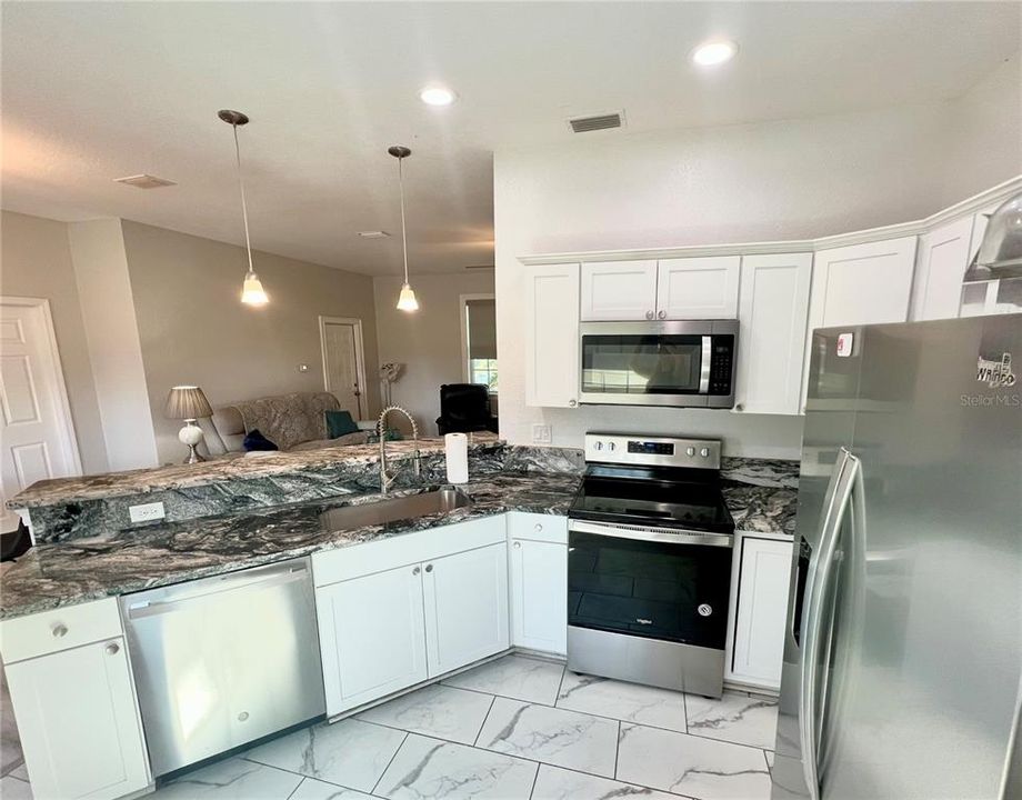 For Sale: $274,900 (3 beds, 2 baths, 1316 Square Feet)