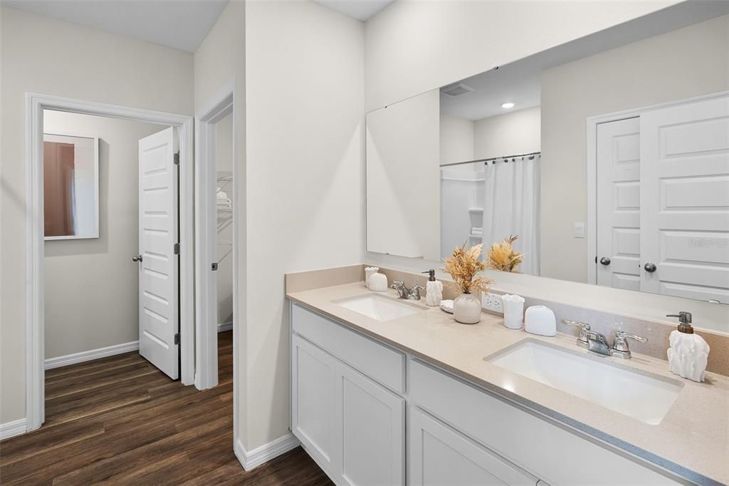 For Sale: $324,990 (5 beds, 3 baths, 2077 Square Feet)