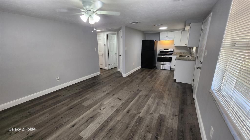 For Rent: $1,395 (2 beds, 1 baths, 900 Square Feet)