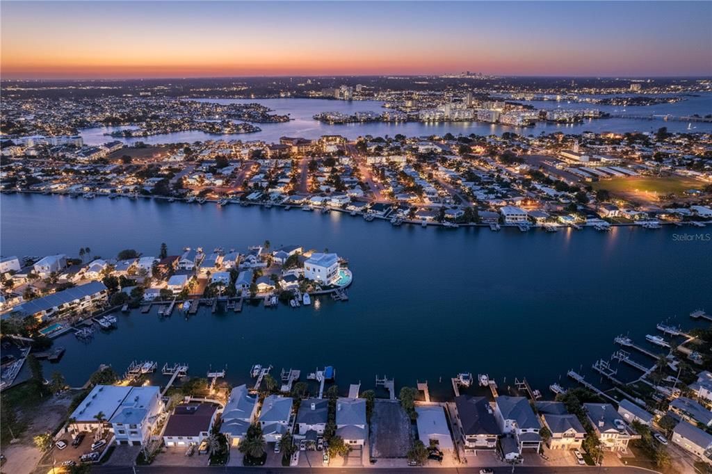 For Sale: $1,990,000 (3 beds, 2 baths, 2076 Square Feet)