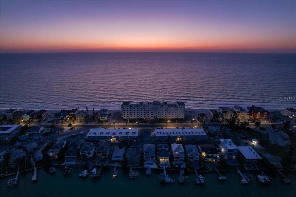 For Sale: $1,990,000 (3 beds, 2 baths, 2076 Square Feet)